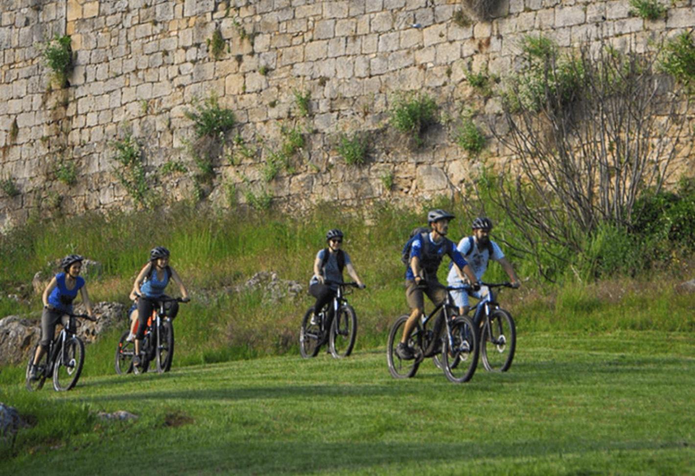 Gites Les Sources Hautefort Exterior foto