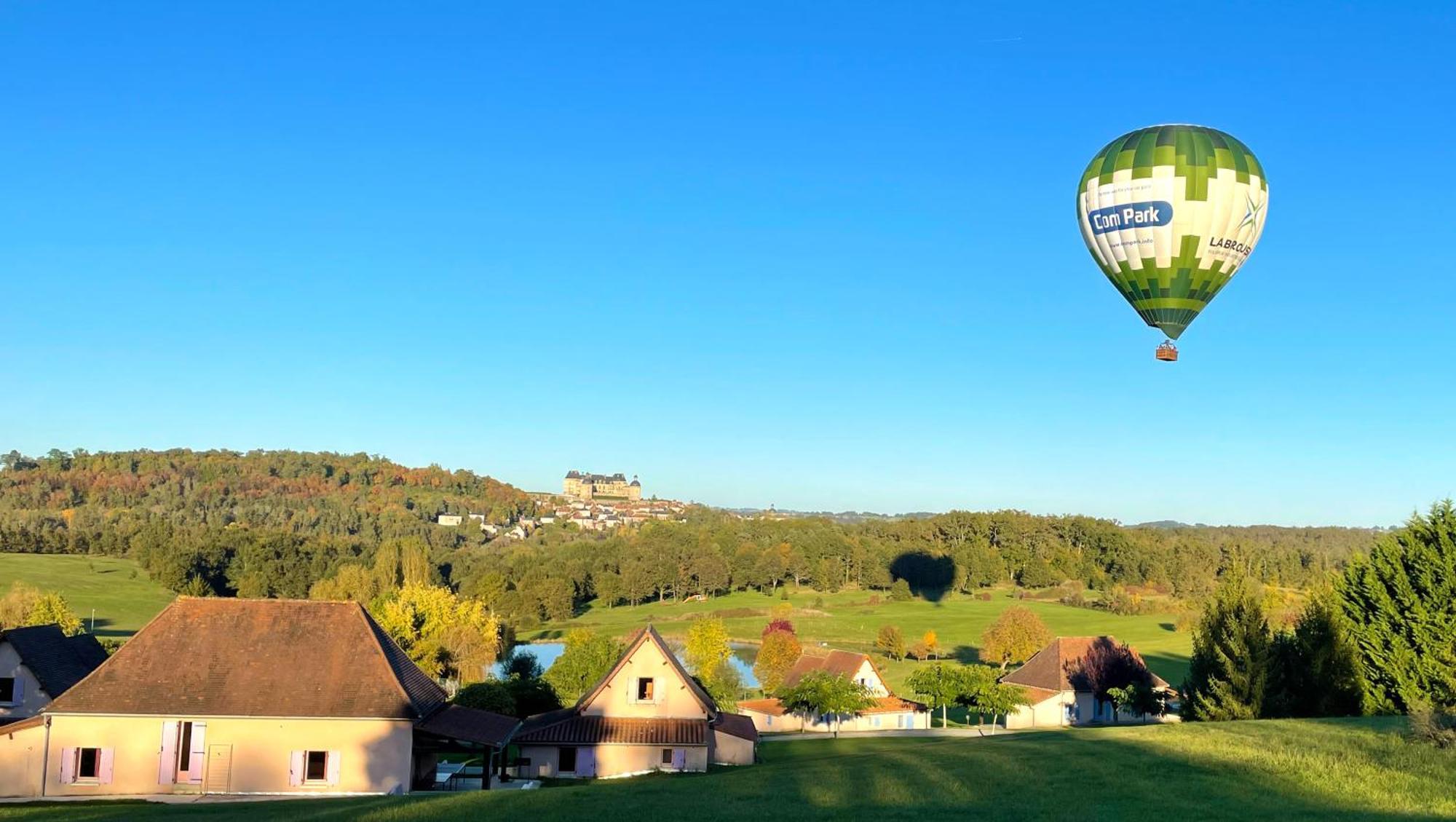 Gites Les Sources Hautefort Exterior foto